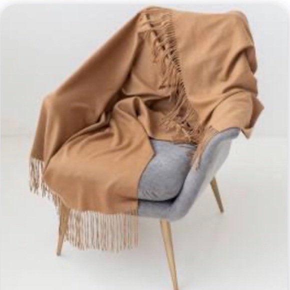 Sophia Cashmere Other - ♣️ NWOT SOPHIA CASHMERE LARGE FRINGED THROW ♠️